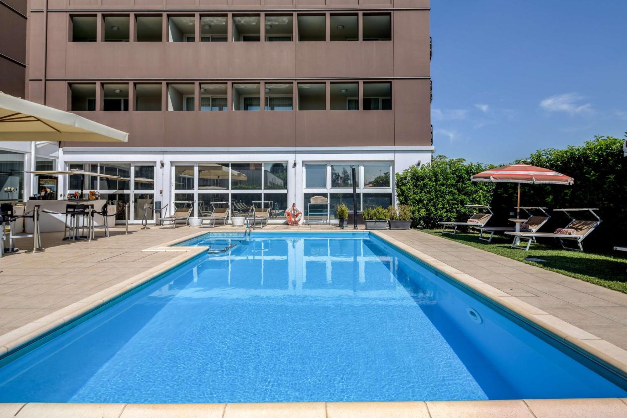 Best Western Plus Hotel Farnese Parma Esterno foto